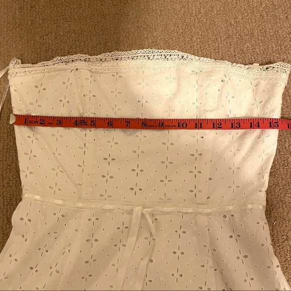 BETSEY JOHNSON VINTAGE WHITE STRAPLESS EYELET DRESS - Picture 8 of 10